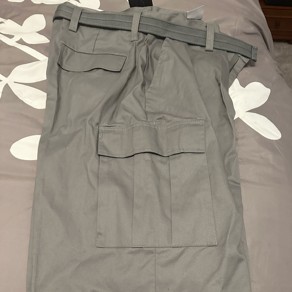 NWT big and tall gray cargo shorts w/matching belt size 46